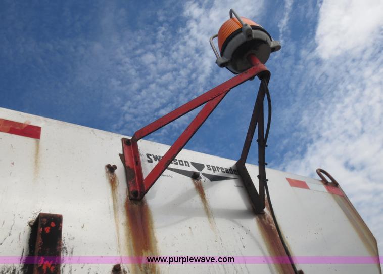 image for item D5935 1997 International 4900 dump truck