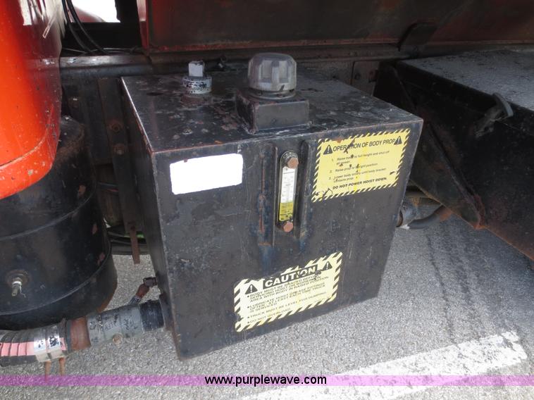 image for item D5935 1997 International 4900 dump truck