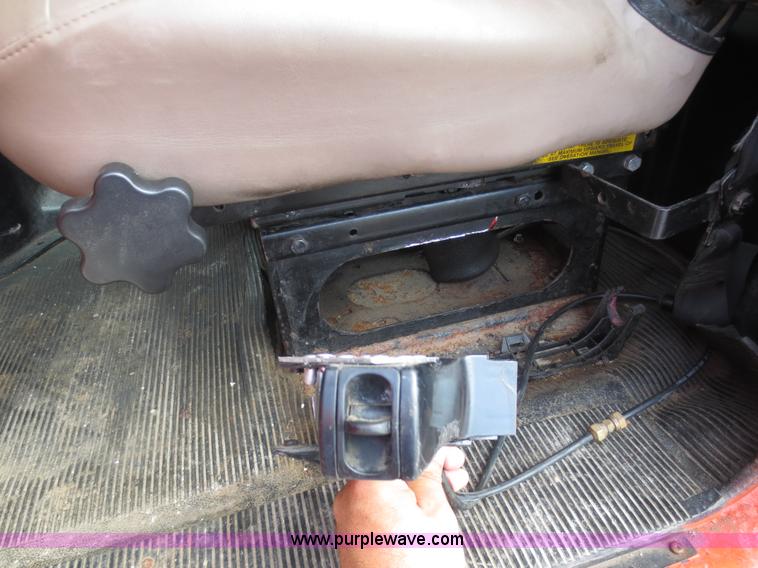 image for item D5935 1997 International 4900 dump truck