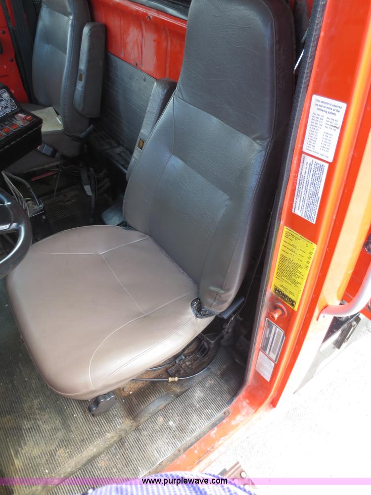 image for item D5935 1997 International 4900 dump truck