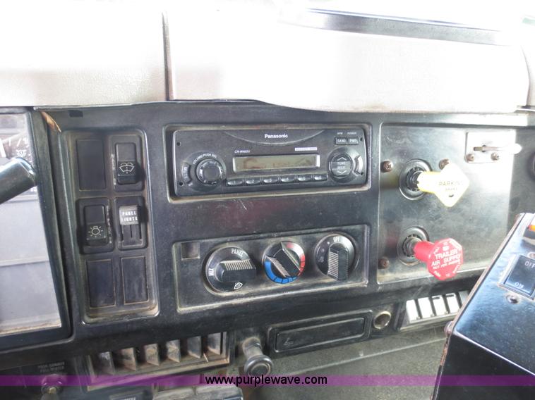 image for item D5935 1997 International 4900 dump truck