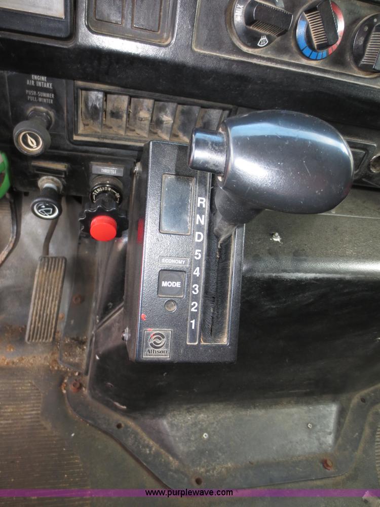 image for item D5935 1997 International 4900 dump truck