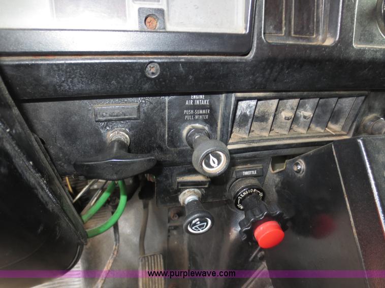 image for item D5935 1997 International 4900 dump truck