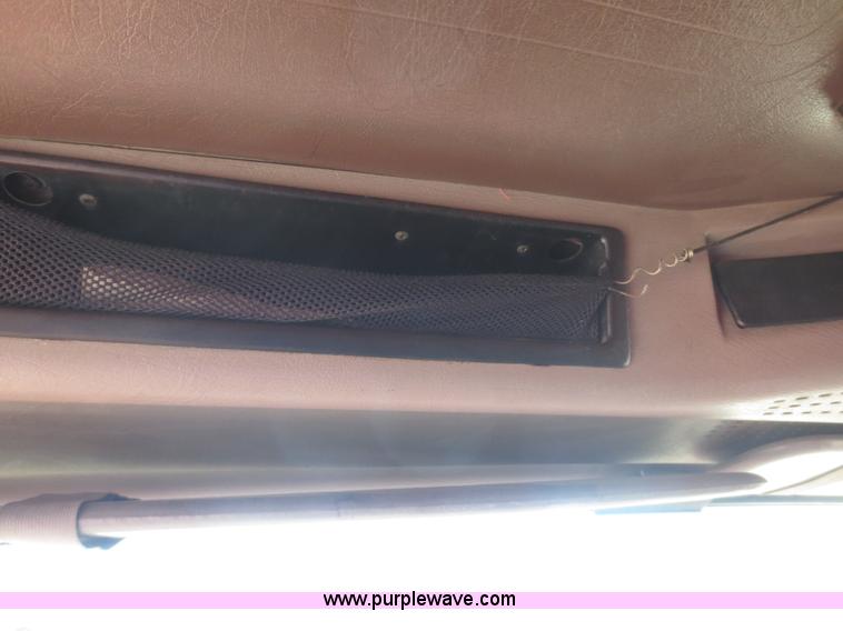 image for item D5935 1997 International 4900 dump truck