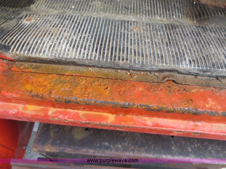 image for item D5935 1997 International 4900 dump truck