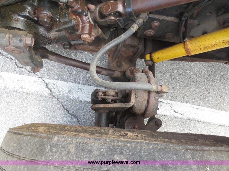 image for item D5935 1997 International 4900 dump truck