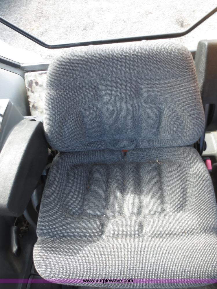 image for item D5939 1998 New Holland 5640SL tractor