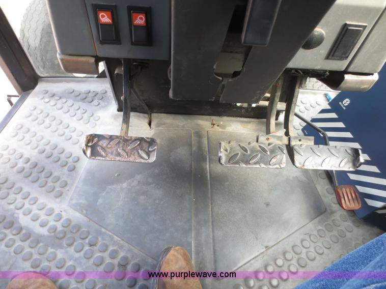 image for item D5939 1998 New Holland 5640SL tractor