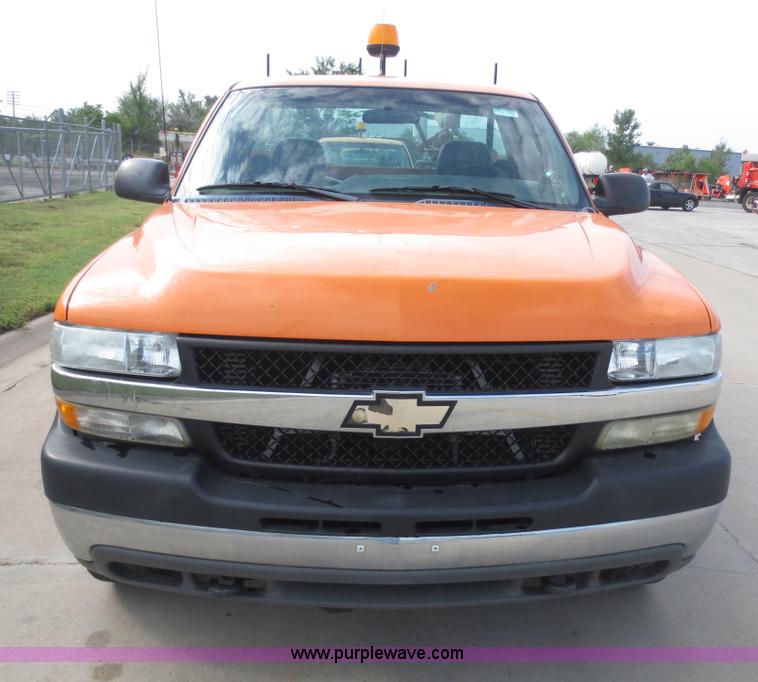 image for item D5940 2002 Chevrolet Silverado 2500HD utility truck