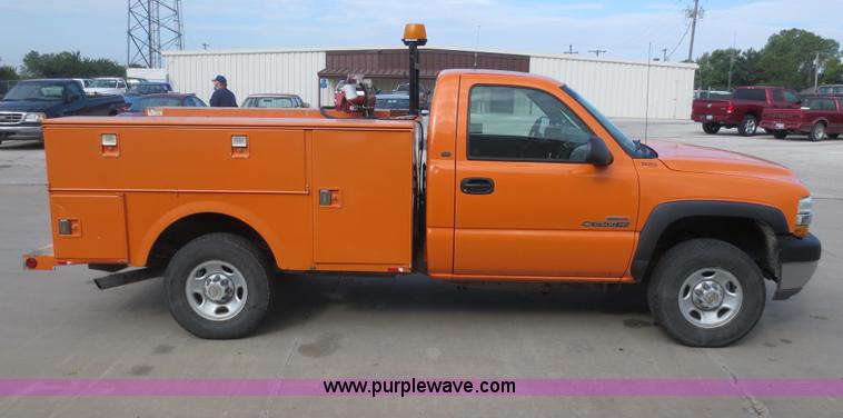 image for item D5940 2002 Chevrolet Silverado 2500HD utility truck