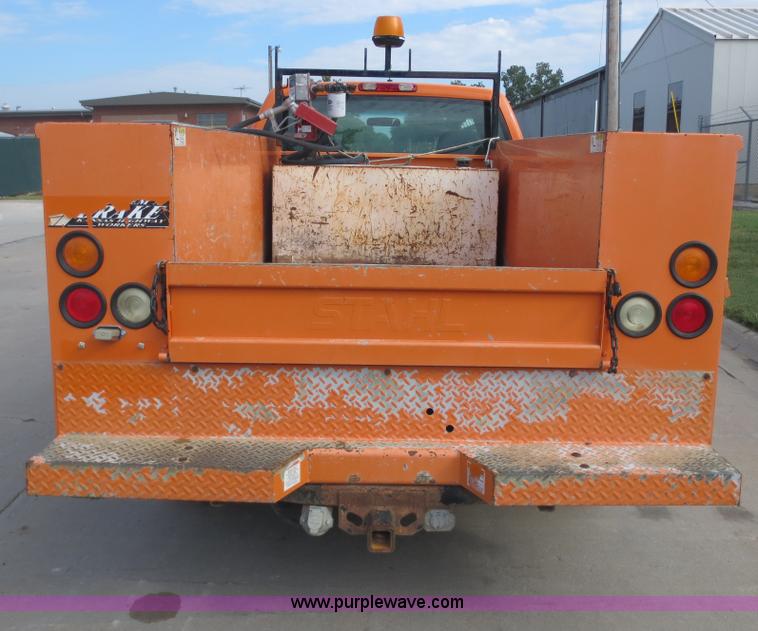 image for item D5940 2002 Chevrolet Silverado 2500HD utility truck