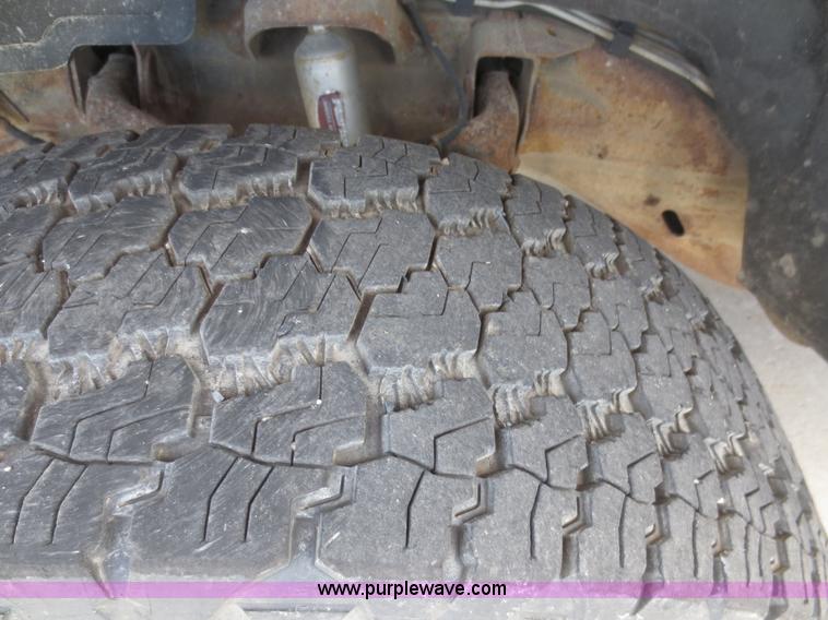 image for item D5940 2002 Chevrolet Silverado 2500HD utility truck