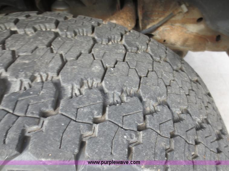 image for item D5940 2002 Chevrolet Silverado 2500HD utility truck