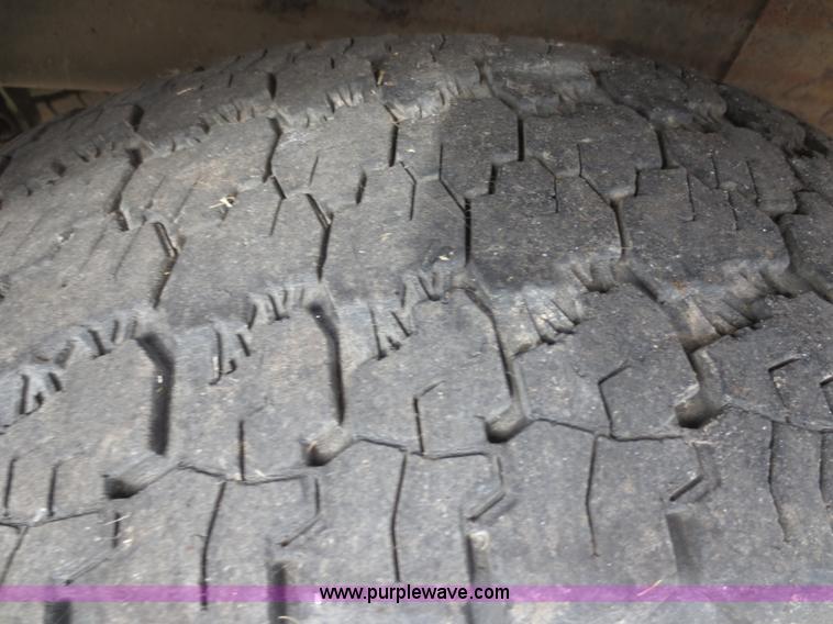 image for item D5940 2002 Chevrolet Silverado 2500HD utility truck