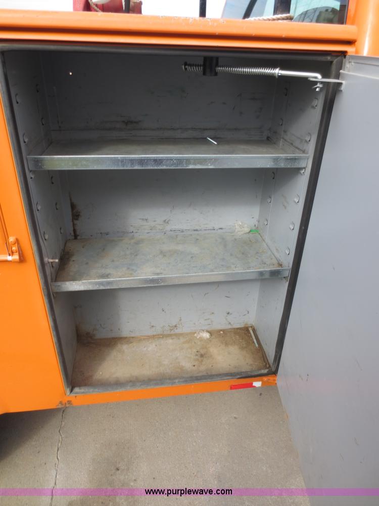 image for item D5940 2002 Chevrolet Silverado 2500HD utility truck