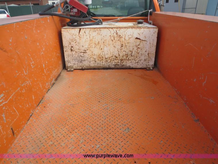 image for item D5940 2002 Chevrolet Silverado 2500HD utility truck