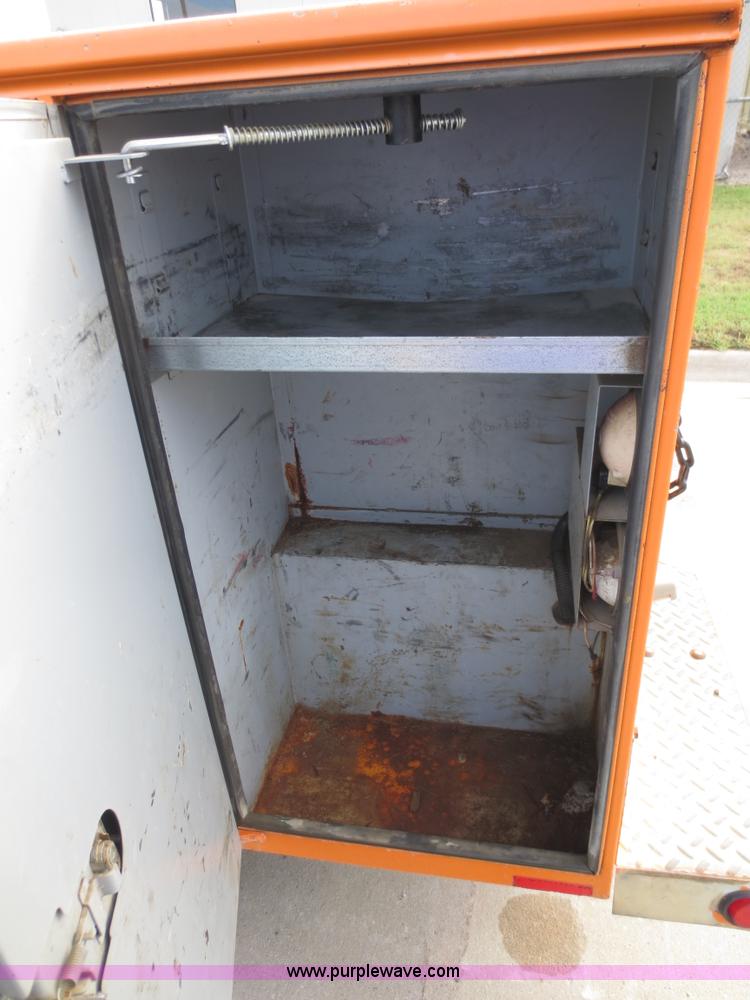 image for item D5940 2002 Chevrolet Silverado 2500HD utility truck