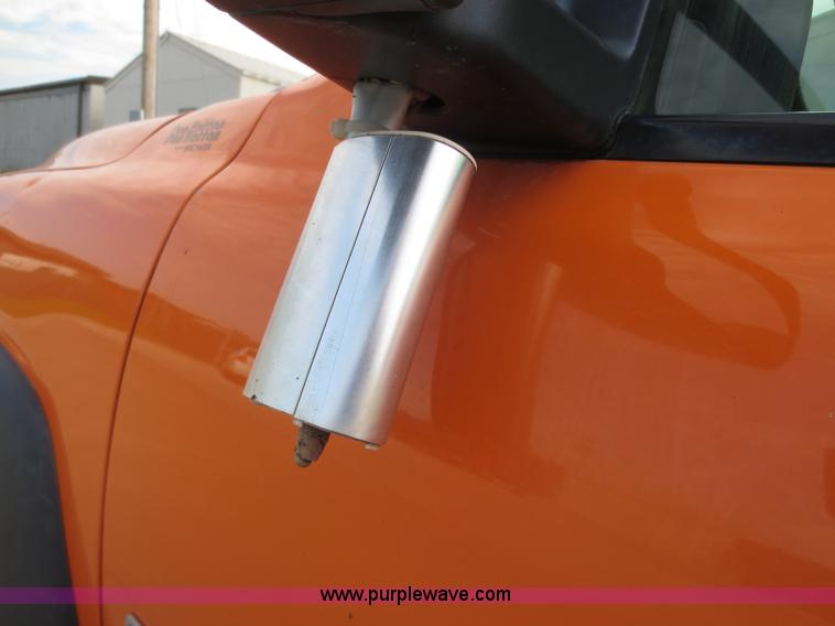 image for item D5940 2002 Chevrolet Silverado 2500HD utility truck