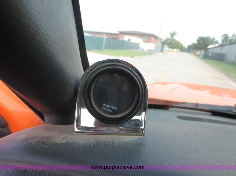 image for item D5940 2002 Chevrolet Silverado 2500HD utility truck