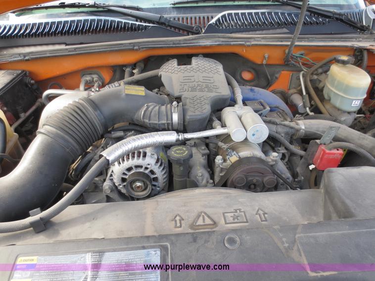 image for item D5940 2002 Chevrolet Silverado 2500HD utility truck