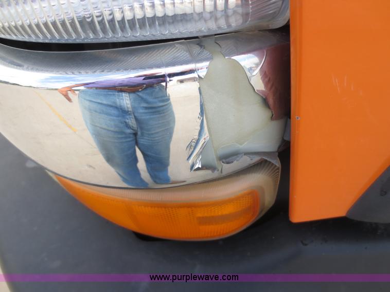 image for item D5940 2002 Chevrolet Silverado 2500HD utility truck