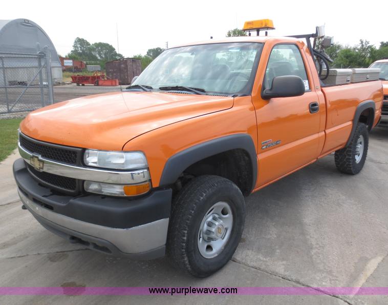 image for item D5941 2002 Chevrolet Silverado 2500HD pickup truck