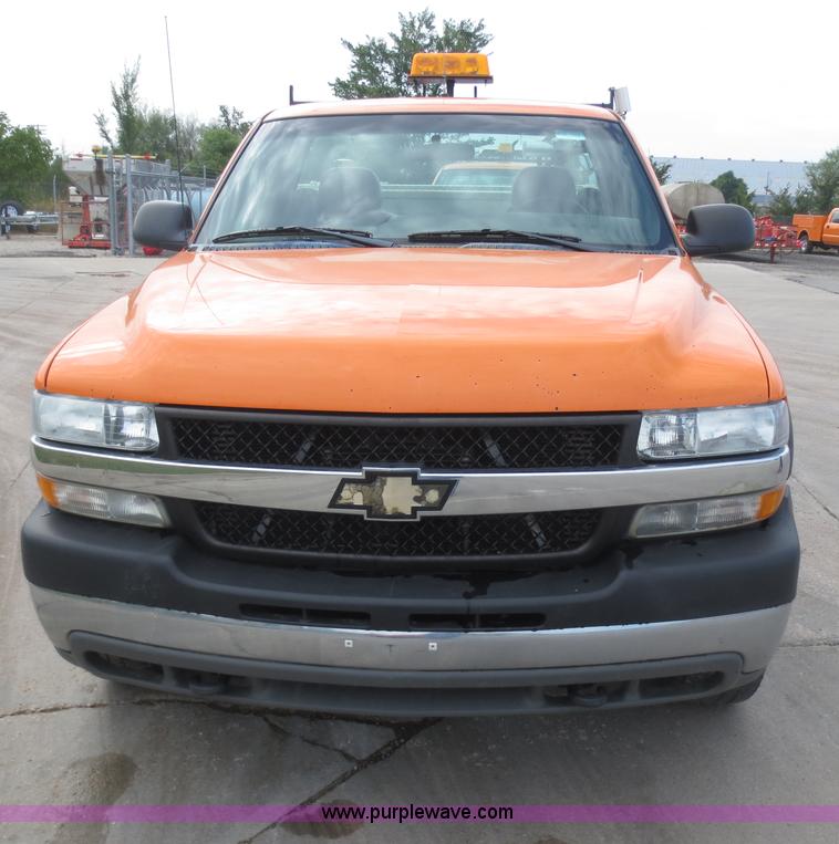image for item D5941 2002 Chevrolet Silverado 2500HD pickup truck