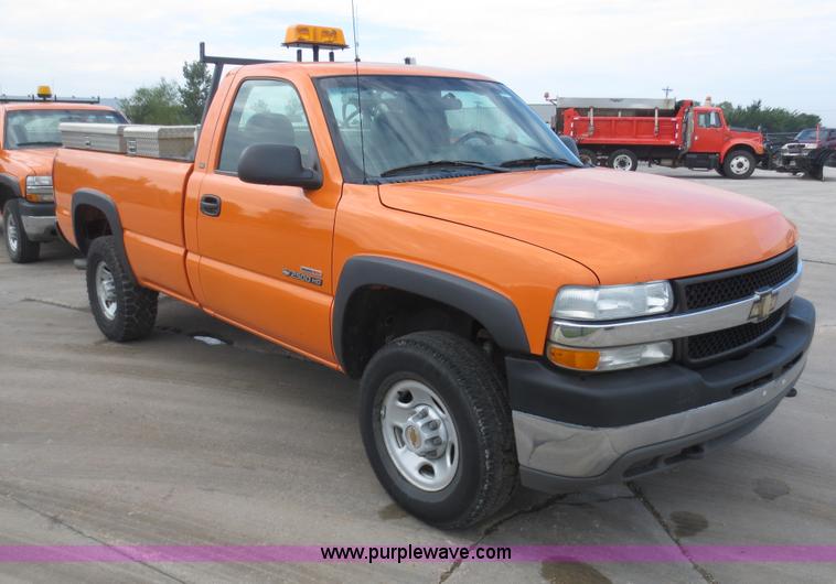 image for item D5941 2002 Chevrolet Silverado 2500HD pickup truck