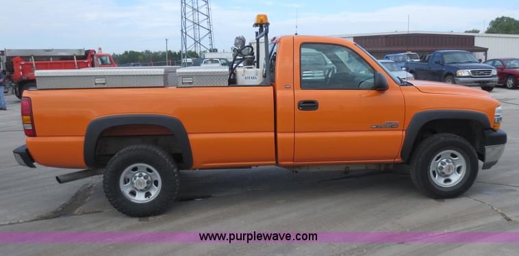 image for item D5941 2002 Chevrolet Silverado 2500HD pickup truck