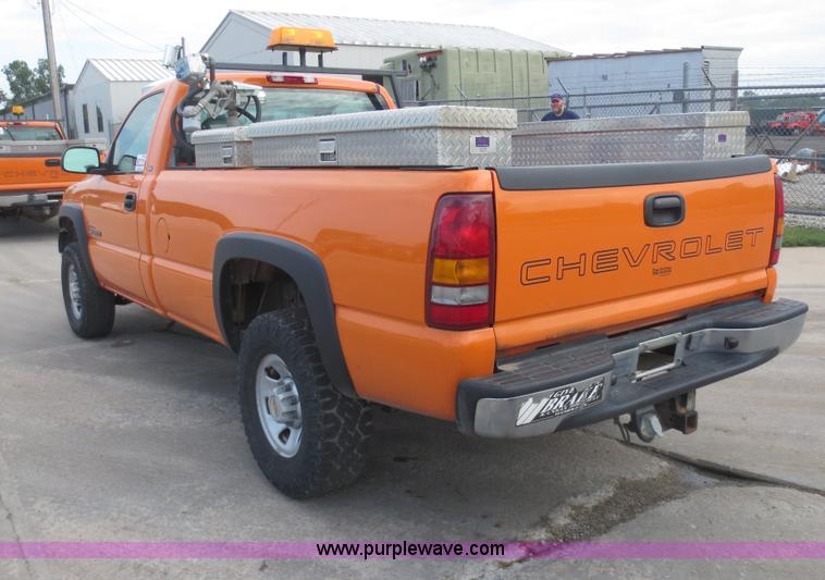image for item D5941 2002 Chevrolet Silverado 2500HD pickup truck