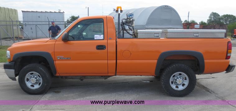 image for item D5941 2002 Chevrolet Silverado 2500HD pickup truck