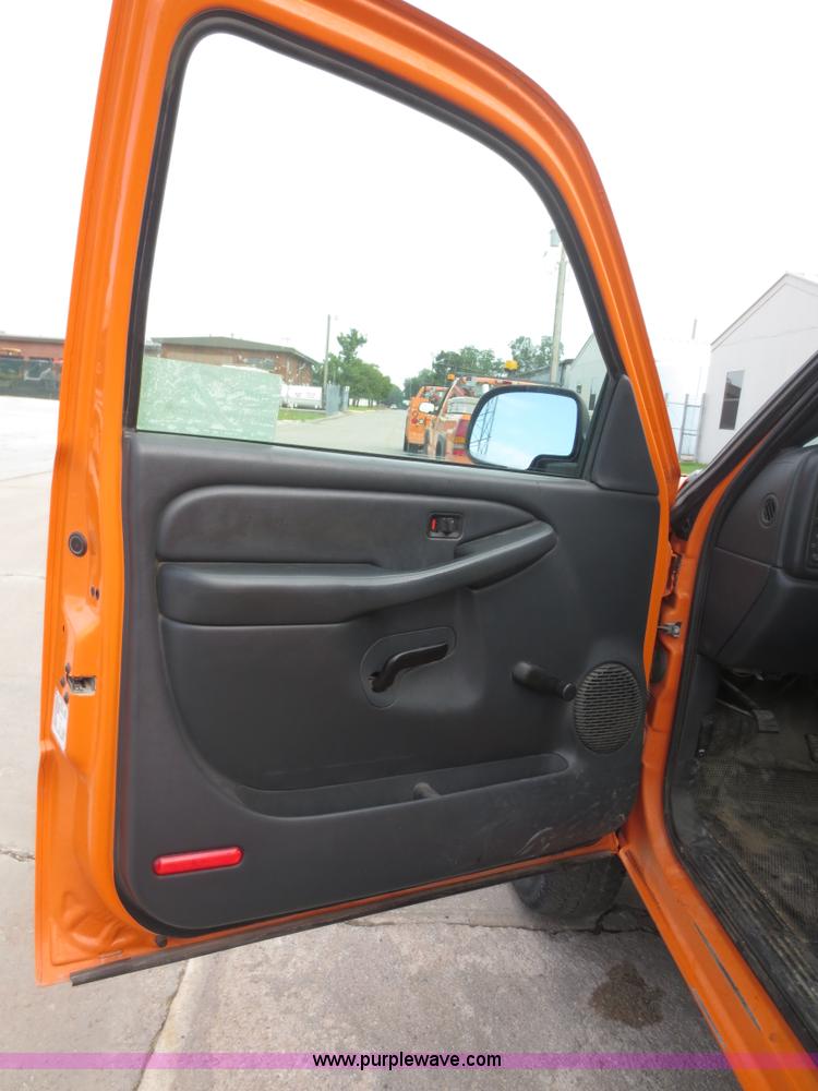 image for item D5941 2002 Chevrolet Silverado 2500HD pickup truck