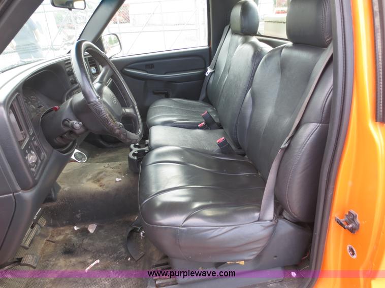 image for item D5941 2002 Chevrolet Silverado 2500HD pickup truck