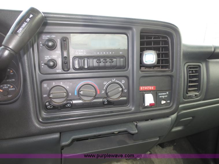 image for item D5941 2002 Chevrolet Silverado 2500HD pickup truck