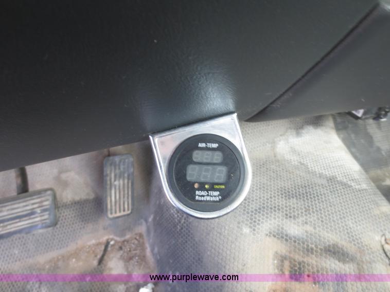 image for item D5941 2002 Chevrolet Silverado 2500HD pickup truck