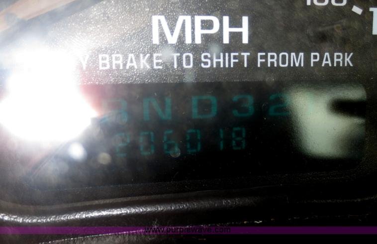 image for item D5941 2002 Chevrolet Silverado 2500HD pickup truck