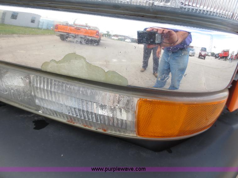 image for item D5941 2002 Chevrolet Silverado 2500HD pickup truck