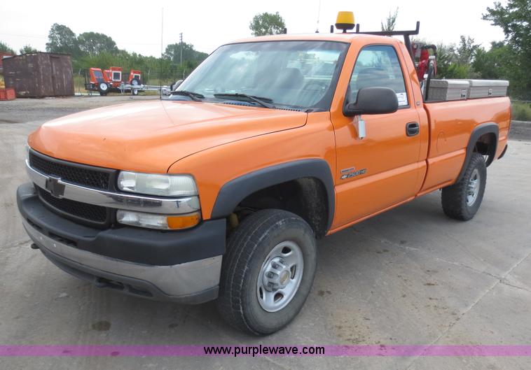 image for item D5942 2002 Chevrolet Silverado 2500HD pickup truck