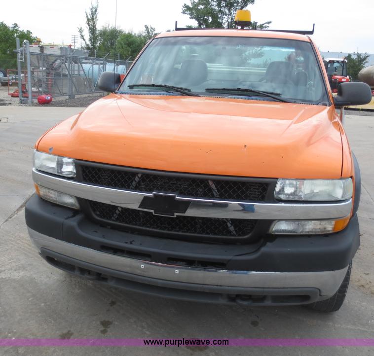image for item D5942 2002 Chevrolet Silverado 2500HD pickup truck