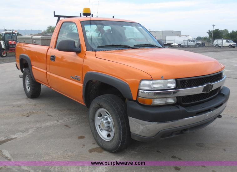 image for item D5942 2002 Chevrolet Silverado 2500HD pickup truck