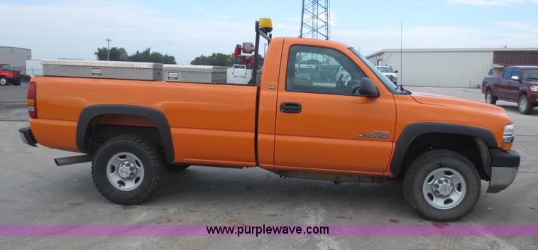 image for item D5942 2002 Chevrolet Silverado 2500HD pickup truck