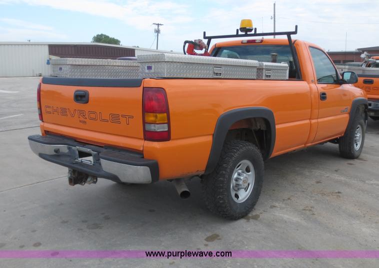 image for item D5942 2002 Chevrolet Silverado 2500HD pickup truck
