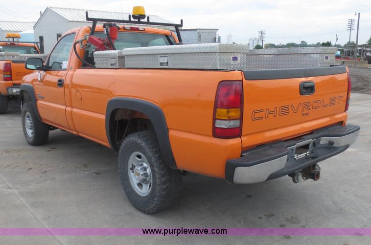 image for item D5942 2002 Chevrolet Silverado 2500HD pickup truck