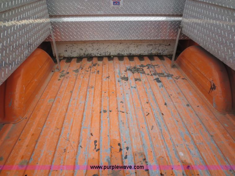 image for item D5942 2002 Chevrolet Silverado 2500HD pickup truck