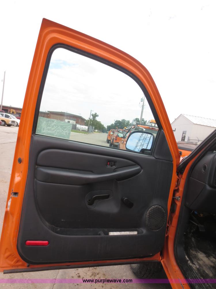 image for item D5942 2002 Chevrolet Silverado 2500HD pickup truck