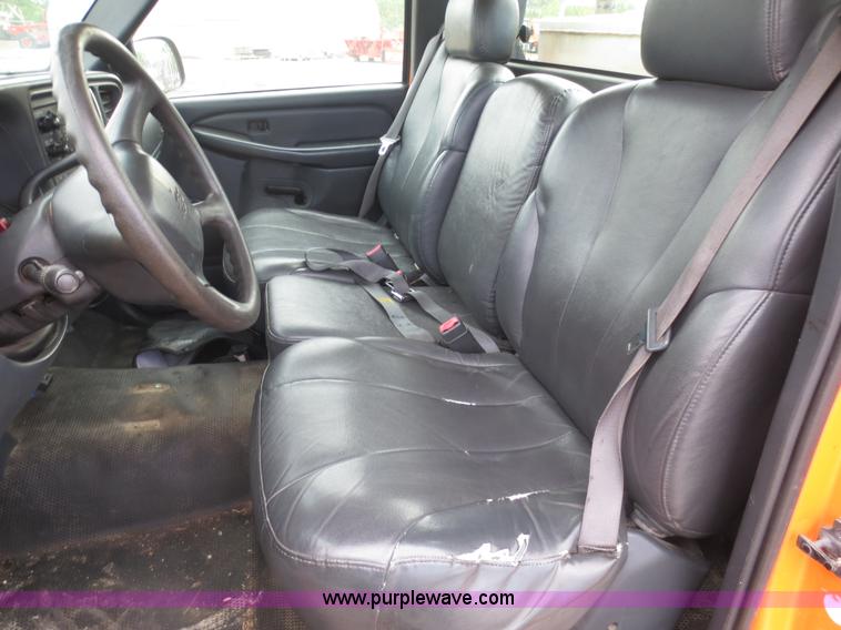 image for item D5942 2002 Chevrolet Silverado 2500HD pickup truck