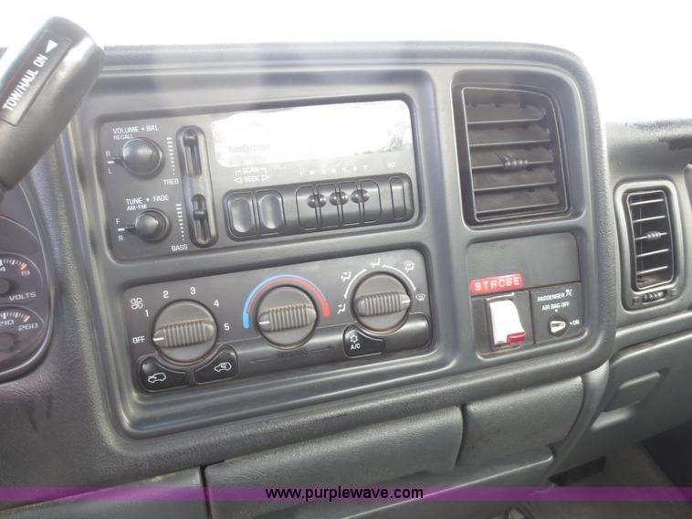 image for item D5942 2002 Chevrolet Silverado 2500HD pickup truck