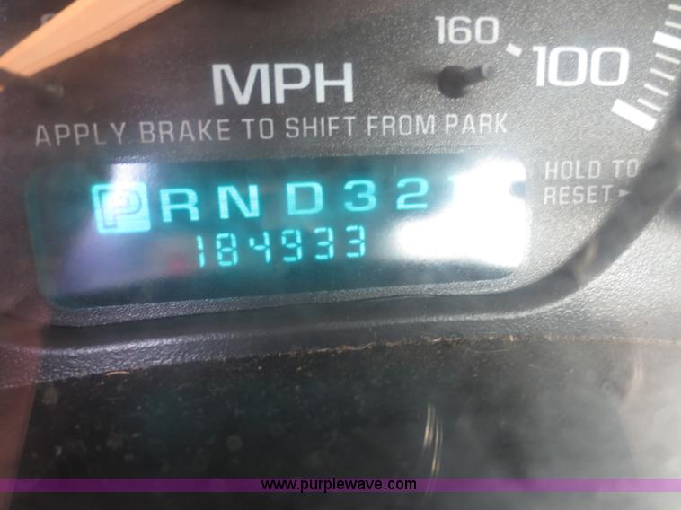 image for item D5942 2002 Chevrolet Silverado 2500HD pickup truck