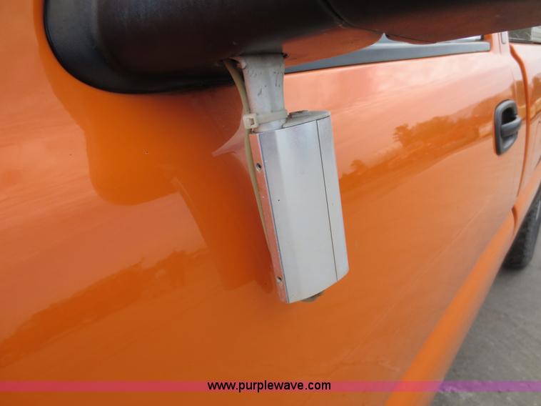 image for item D5942 2002 Chevrolet Silverado 2500HD pickup truck