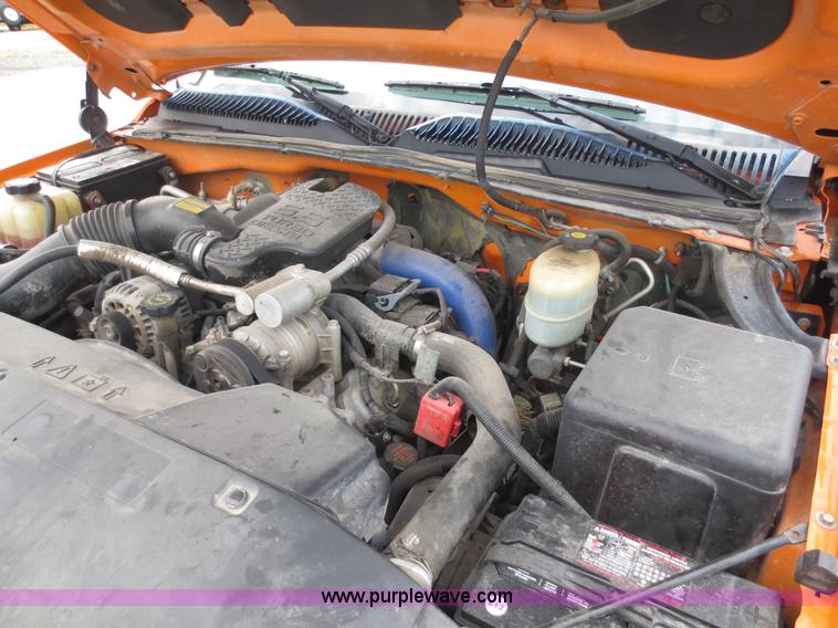 image for item D5942 2002 Chevrolet Silverado 2500HD pickup truck